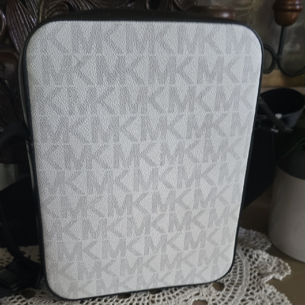 Michael Kors Men’s White and Gray MK Logo Messenger Bag - Picture 6 of 14